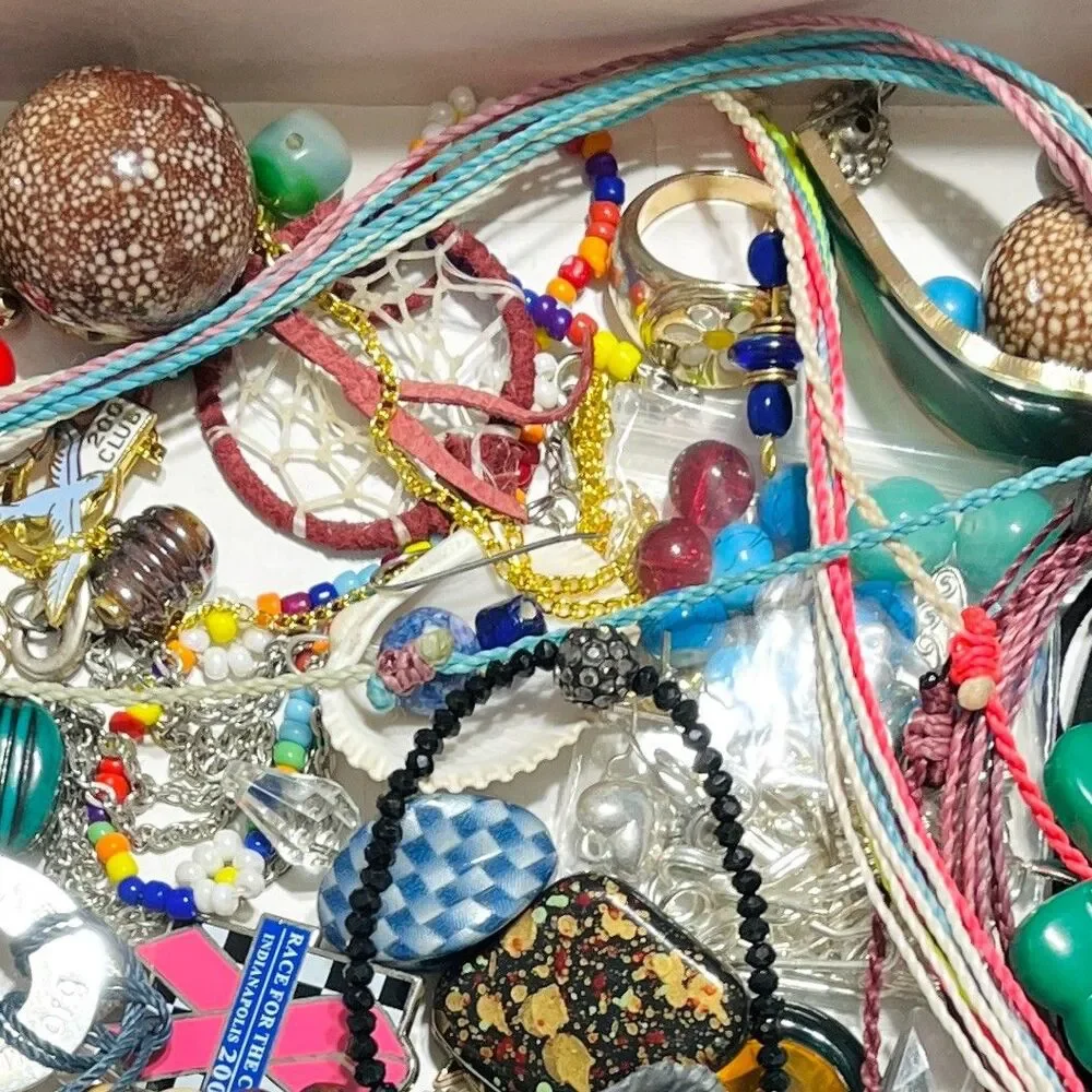 VTG - Now Repurpose Junk Jewelry Rhinestone Beads DIY Craft Supplies Box 1#10.8